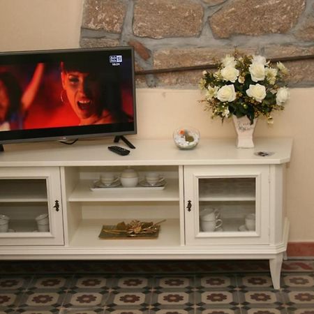 Guest House Le Gemelle Luras ภายนอก รูปภาพ