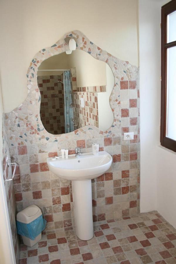 Guest House Le Gemelle Luras ภายนอก รูปภาพ