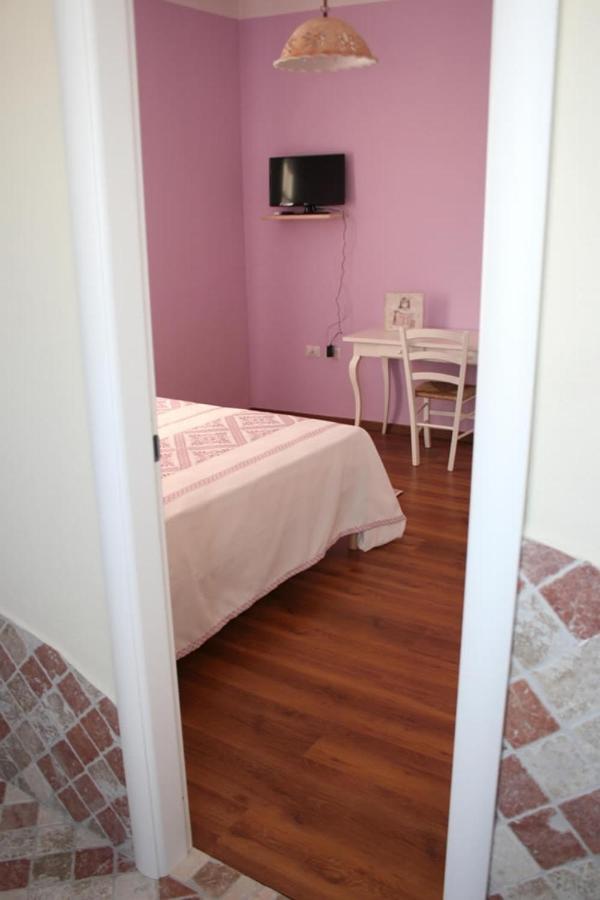 Guest House Le Gemelle Luras ภายนอก รูปภาพ