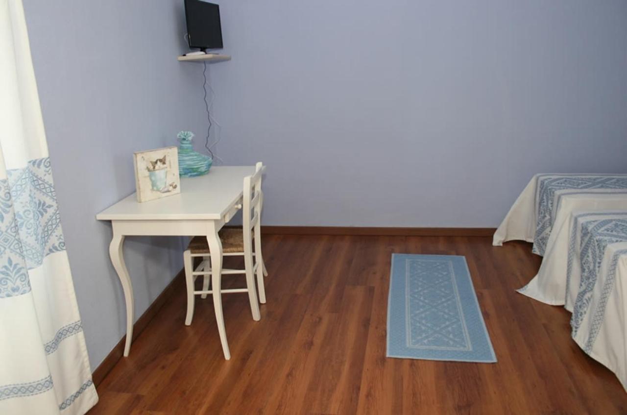 Guest House Le Gemelle Luras ภายนอก รูปภาพ