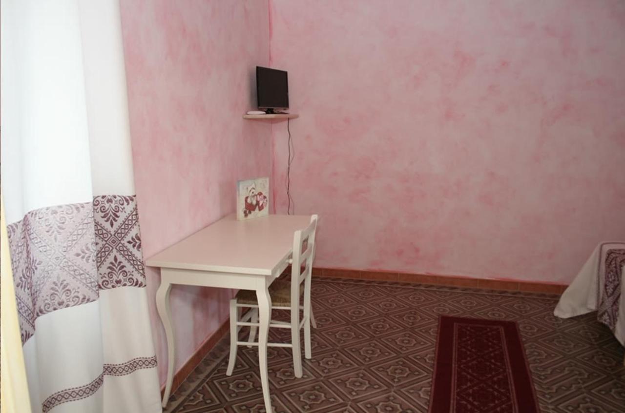 Guest House Le Gemelle Luras ภายนอก รูปภาพ