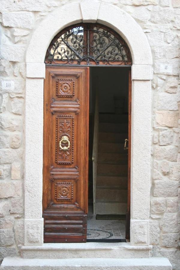 Guest House Le Gemelle Luras ภายนอก รูปภาพ