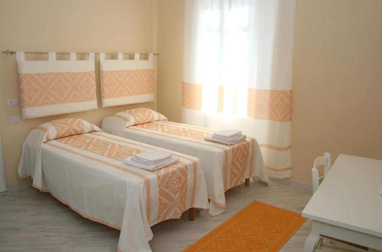 Guest House Le Gemelle Luras ห้อง รูปภาพ