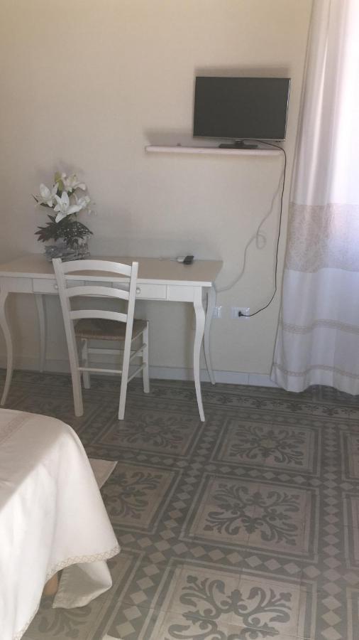 Guest House Le Gemelle Luras ภายนอก รูปภาพ