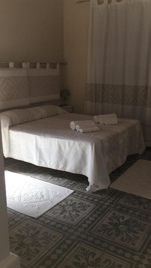 Guest House Le Gemelle Luras ภายนอก รูปภาพ