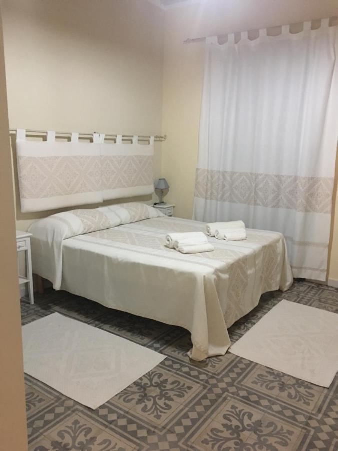 Guest House Le Gemelle Luras ภายนอก รูปภาพ