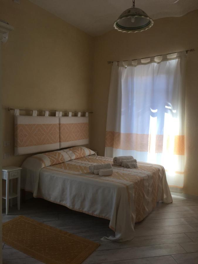 Guest House Le Gemelle Luras ภายนอก รูปภาพ
